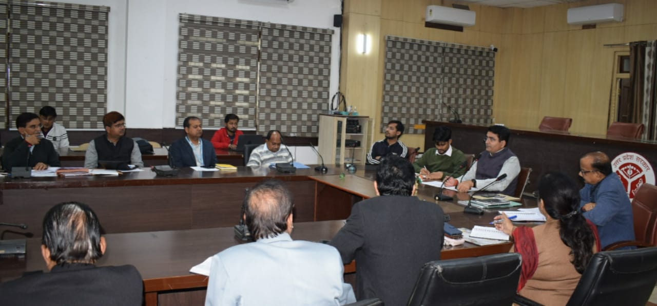 जिलाधिकारी प्रयागराज की अध्यक्षता में डेंगू अन्य संन्चारी रोगो के नियंत्रण हेतु वार्षिक कार्य योजना बनाए जाने के गठित जनपद स्तरीय समन्वय समिति की बैठक संपन्न