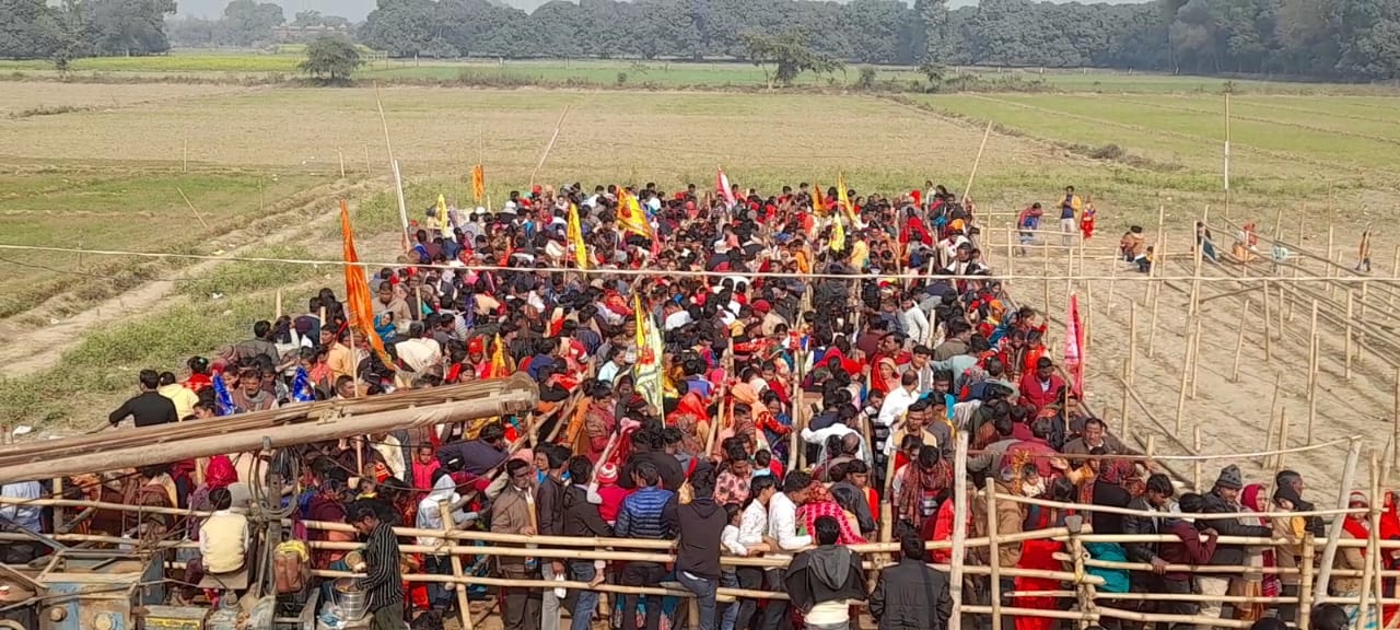बरेली - हर बार एक नया रिकॉर्ड मनौना धाम पर उमड़ा आस्था का जनसैलाब,टूटे पिछले सभी रिकार्ड,हजारों भक्तों ने किए खाटू श्याम बाबा के दर्शन।