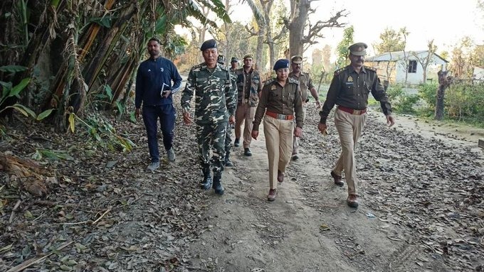 पीलीभीत : पुलिस अधीक्षक के निर्देशन में जनपदीय पुलिस ने पैदल गश्त कर सुरक्षा व्यवस्था का लिया जायजा