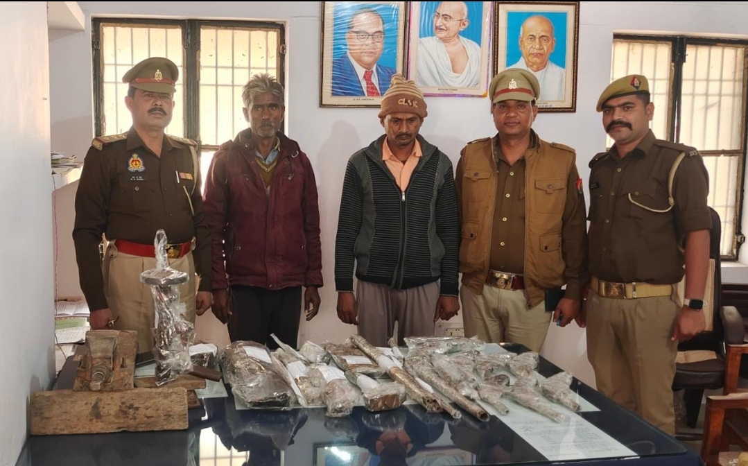 फर्रुखाबाद:अवैध शस्त्र फैक्ट्री संचालित करने वाले गिरोह का हुआ भंडाफोड़ दो सदस्य गिरफ्तार