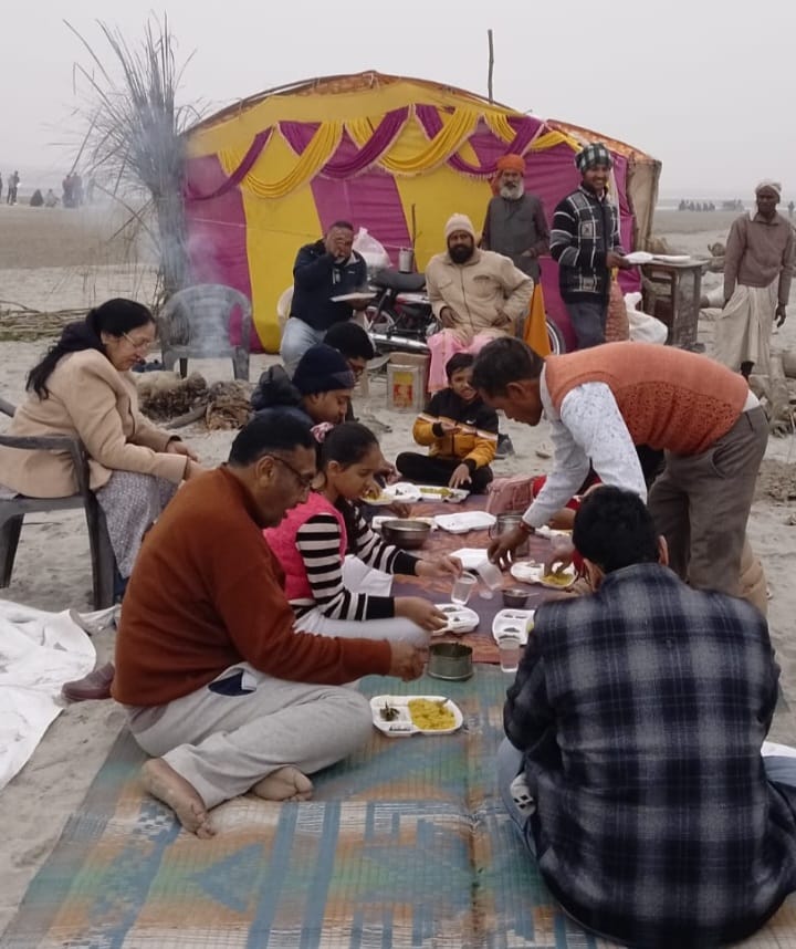 पीलीभीत :पर्यटकों ने शारदा पर नव वर्ष पर की जय जयकार,शारदा नदी के धनारा घाट पर साधु संत कल्पवास के लिए पहुंचे