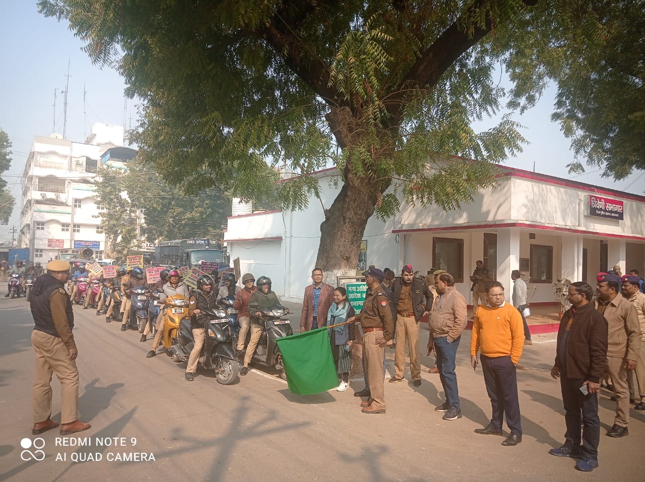 प्रयागराज :सड़क सुरक्षा माह के अन्तर्गत महिला बाइकोत्थान रैली को हरी झन्डी दिखाकर किया गया रवाना