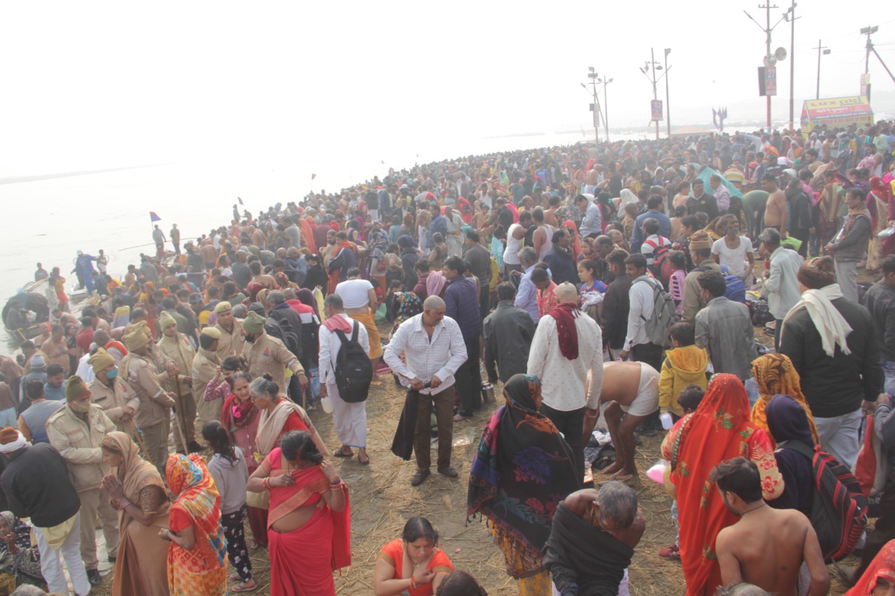 प्रयागराज : मौनी अमावस्या स्नान पर्व के पावन अवसर पर सायं 6 बजे तक 2 करोड़ 9 लाख लोगो ने लगाई आस्था की डुबकी