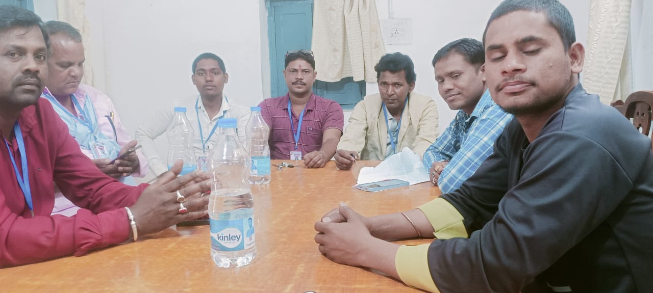 रायपुर:- छत्तीसगढ़ मिडिया एशोसियेशन का समीक्षा बैठक संपन्न नवपदस्थ थाना प्रभारी को दिया शुभकामनाएं ।