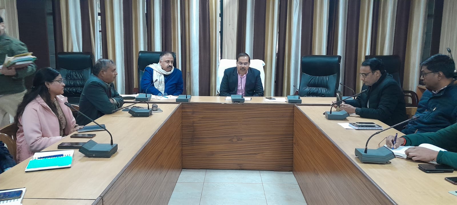 पीलीभीत :उत्तर प्रदेश दिवस को भव्यता से मनाने के लिए जिला स्तरीय अधिकारियों के साथ बैठक हुई सम्पन्न।