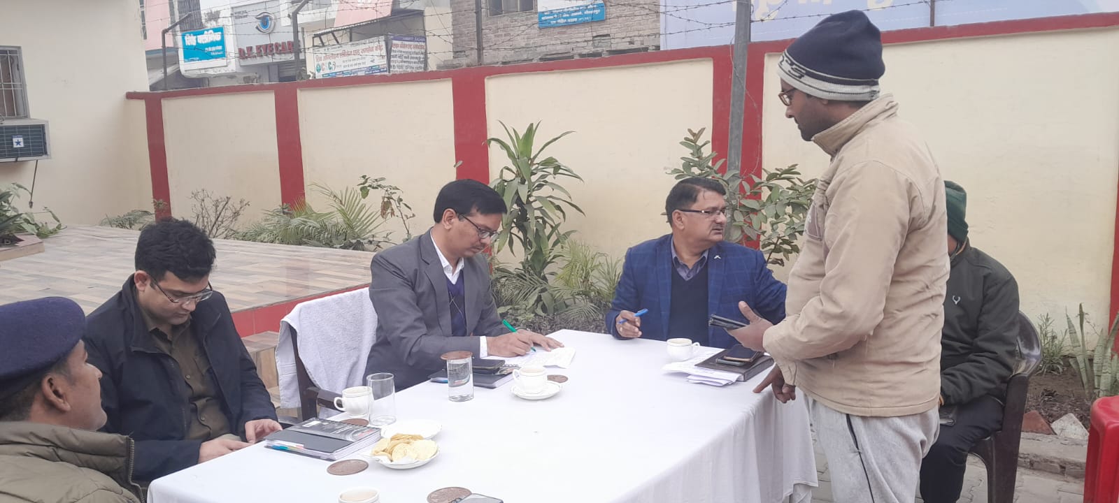 पीलीभीत:जिलाधिकारी एवं पुलिस अधीक्षक ने थाना समाधान दिवस के अवसर पर थाना बीसलपुर में की गई जनसुनवाई।