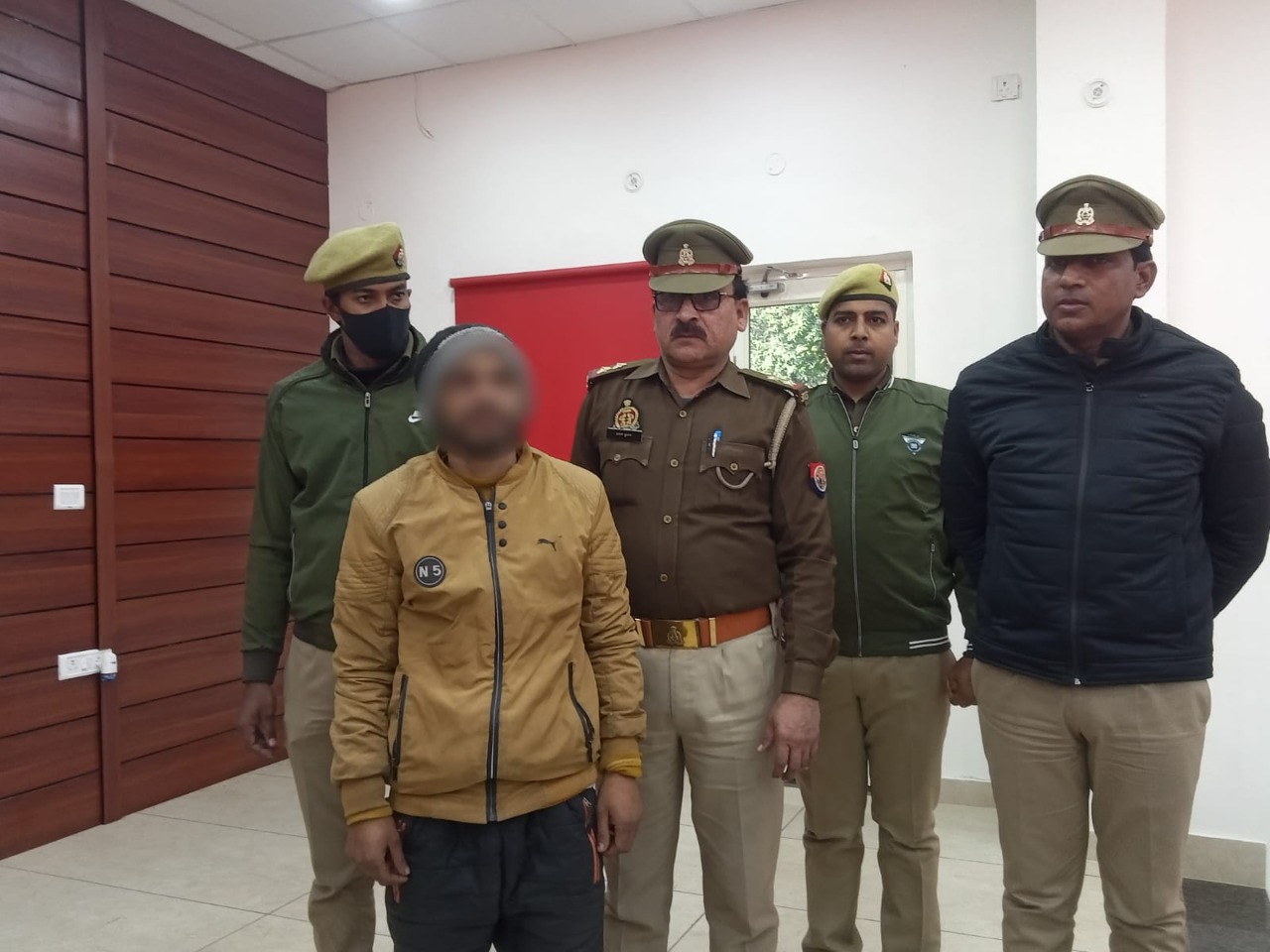पीलीभीत :थाना कोतवाली पुलिस द्वारा घर में घुसकर चोरी की घटना कारित करने वाले अभियुक्त को मय माल के किया गिरफ्तार।