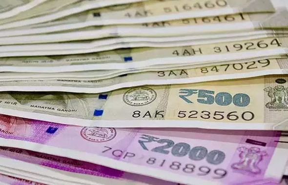 यूपी के फर्रुखाबाद में ATM से निकले 100 और 200 के नकली नोट