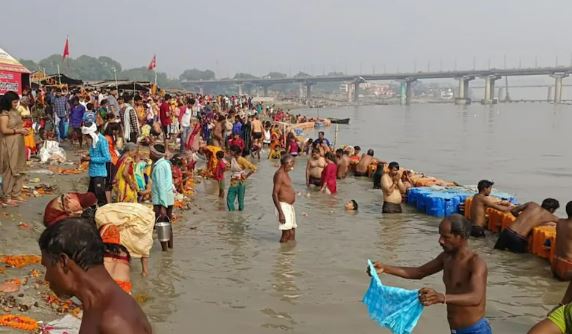 प्रयागराज-दिनांक 6 जनवरी 2023 को माघ मेले के प्रथम स्थान पर्व पौष पूर्णिमा के पावन अवसर पर लगभग 5 लाख 10 हजार लोगों ने मेला क्षेत्र में बनाए गए 14 घाटों पर आस्था की डुबकी लगाई,