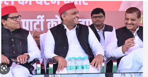 मैनपुरी जीत का रिटर्न गिफ्ट: विधानसभा में शिवपाल यादव को फ्रंट सीट देंगे अखिलेश, समर्थकों के लिए खास प्लान