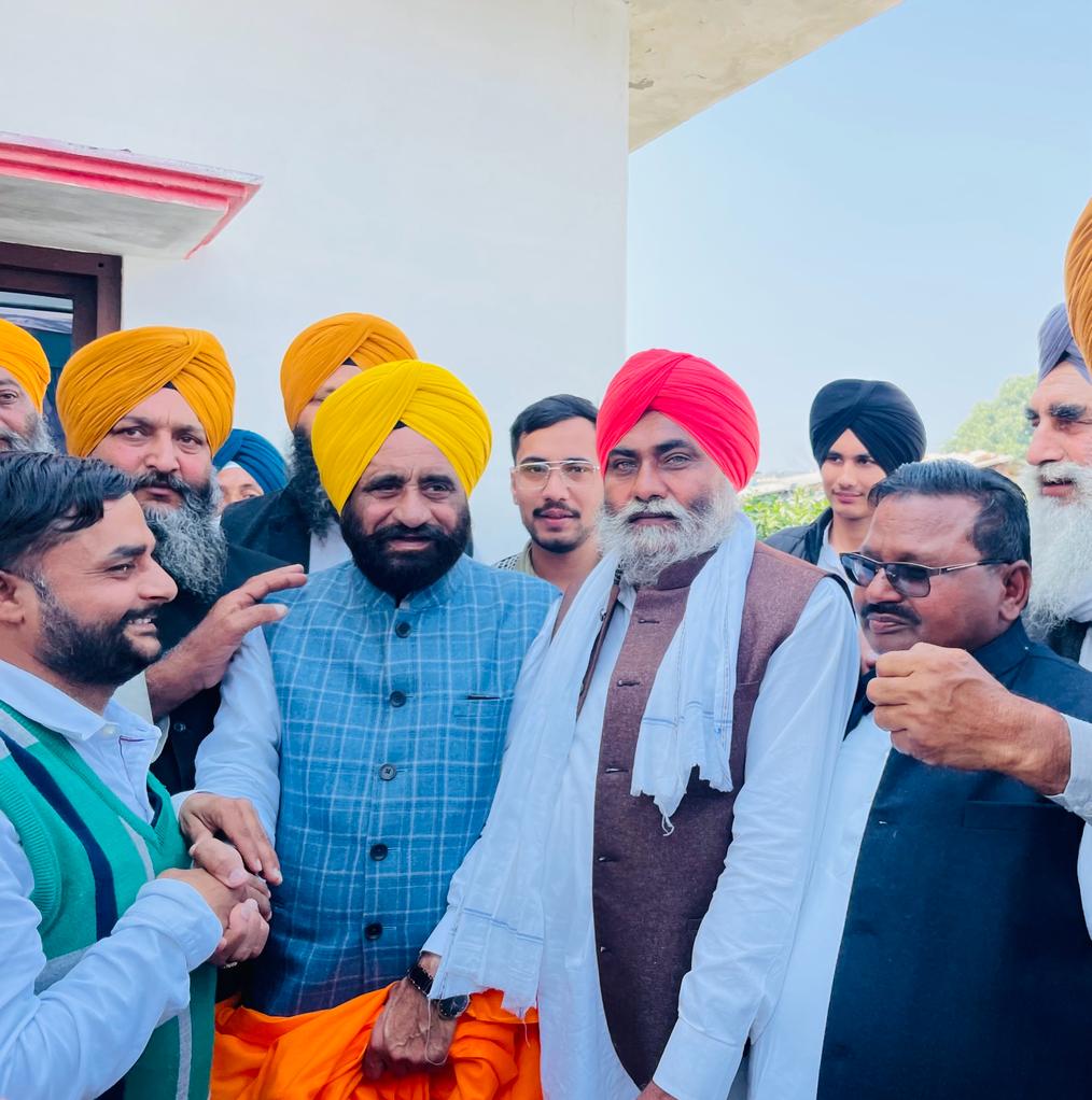 पीलीभीत : राज्यमंत्री बलदेव सिंह औलख का पूरनपुर पहुंचने पर भाजपाइयों ने स्वागत किया