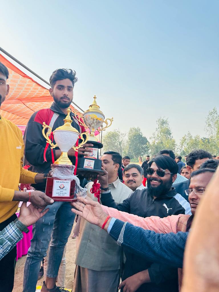 बरेली - आपकी सेवा ट्रस्ट के तत्वधान में आयोजित दो दिवसीय मिनी ओलंपिक का हुआ समापन खिलाड़ियों को किया गया सम्मानित।