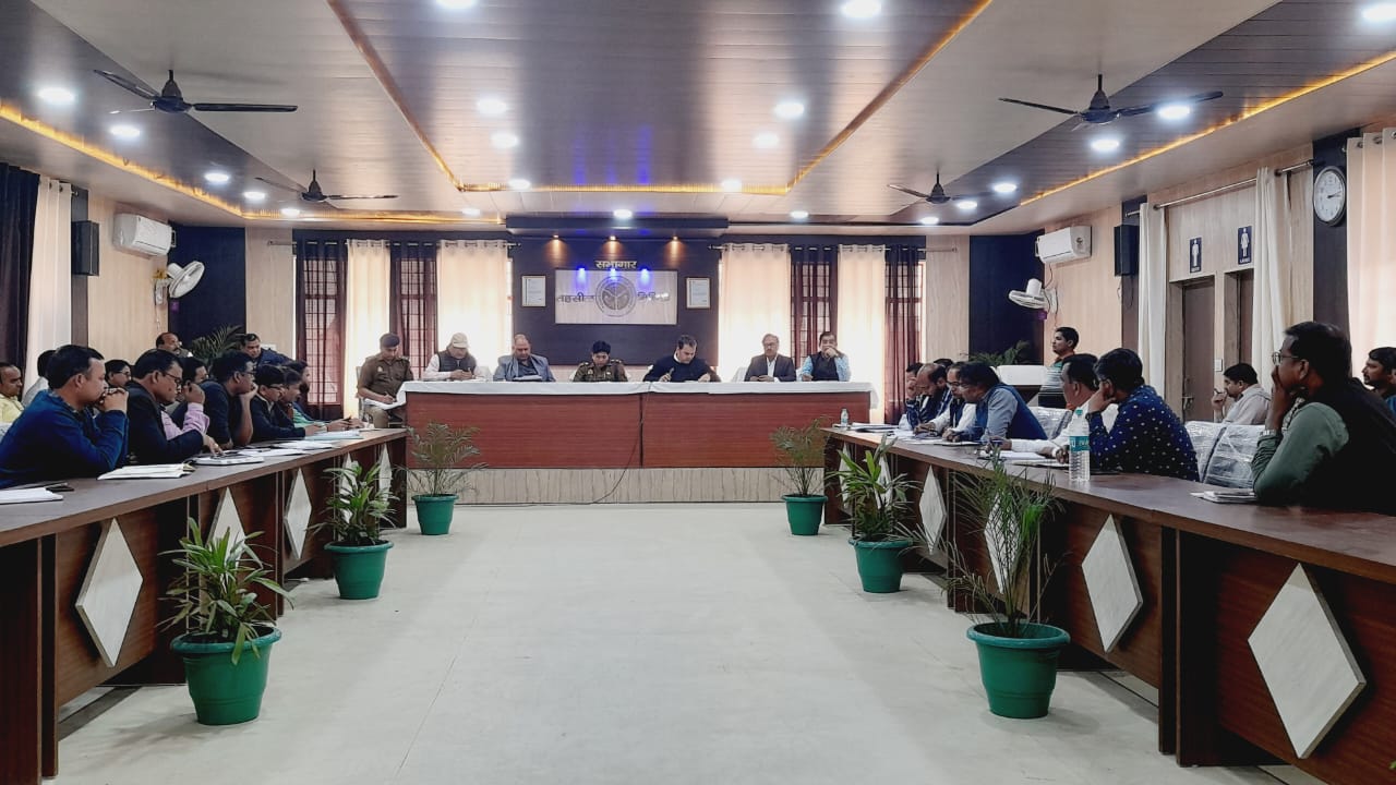 सीतापुर/मिश्रिख  नैमिषारण्य विस्वविख्यात 84 कोषीय होली परिक्रमा मेले की तैयारियों को लेकर तहसील मिश्रिख के सभागार में जिलाधिकारी ने की समीक्षा
