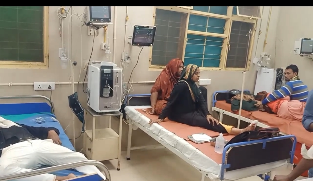 फर्रुखाबाद : दो बाइक में हुई जबरदस्त भिड़ंत में मां बेटा समेत तीन घायल