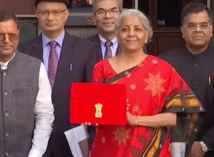 Budget 2023: वित्त मंत्री निर्मला सीतारमण ने नौकरीपेशा वालों से लेकर गरीब-किसान और महिलाओं तक के लिए कई बड़े ऐलान किए