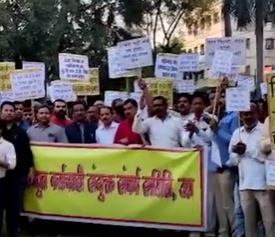 उत्तर प्रदेश में बिजली कर्मचारी क्यों बैठे हड़ताल पर ?, खबर पढ़िए