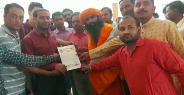 बरेली - पत्रकारों पर हो रहे फर्जी मुकदमों के विरोध में तहसीलदार को सौंपा ज्ञापन।