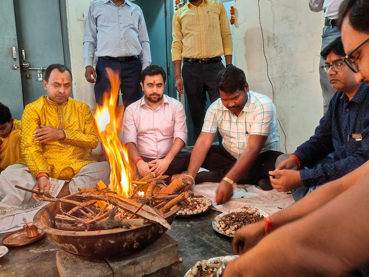 तहसील सदर में सीतापुर प्रशासनिक अधिकारियों द्वारा रामायण पाठ का हुआ भव्य आयोजन हवन आरती
