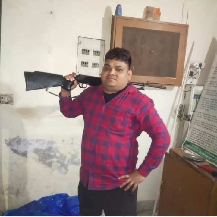 हरदोई: अवैध असलहा के साथ युवक का फोटो हुआ वायरल