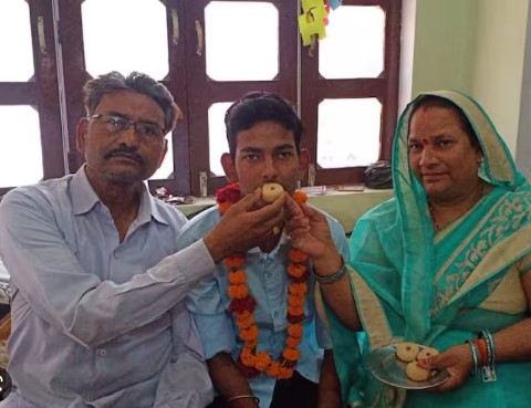 देश की सेवा करना चाहता है यूपी बोर्ड 12th टॉपर शुभ छापरा