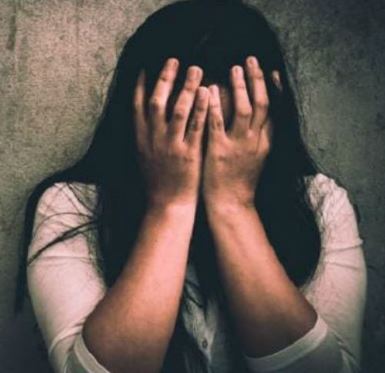 युवती से सरकारी नौकरी दिलाने के नाम पर रेप, एफआईआर दर्ज