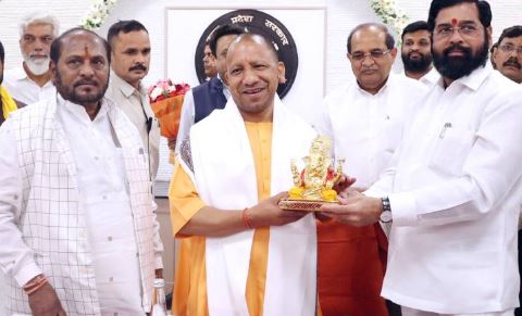 सीएम शिंदे ने कहा-बाला साहेब ने जिन्हें भगाया था, उनके साथ मिलकर सरकार बना ली
