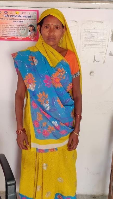 बरेली - करगैना चौकी SI प्रवेन्द्र के द्वारा 1816 ग्राम अफीम के साथ महिला तस्कर को रंगों हांथो किया गिरफ्तार।