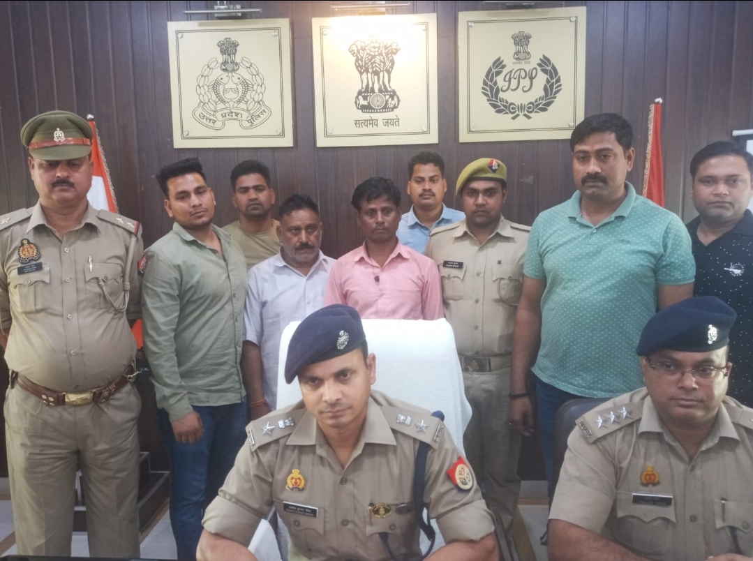 फर्रुखाबाद-अंतरराज्यीय जहर खुरानी लूट करने वाले गिरोह के इनामियां सदस्य गिरफ्तार: नशीले पदार्थ बरामद