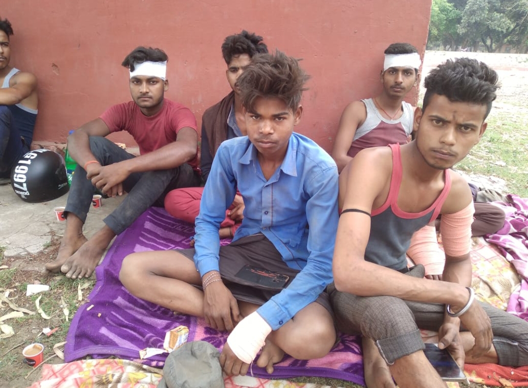 पीलीभीत:ईट लेकर गभिया सराह जा रहा ट्रेक्टर ट्राली अनियंत्रित होकर शारदा सागर डैम के ऊपर से पलटता हुआ नीचे गिरा