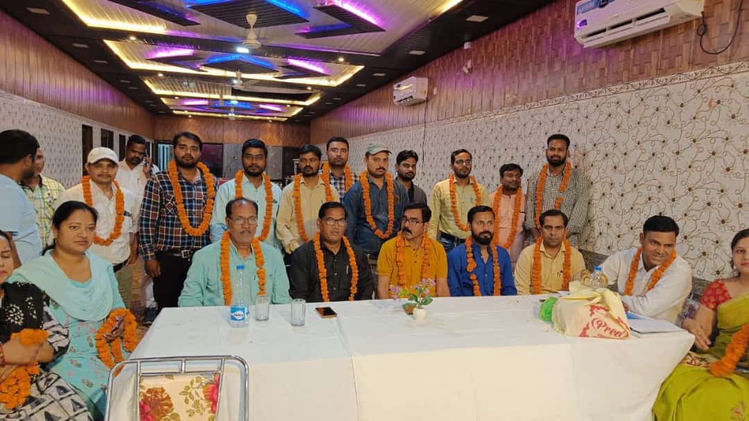 पीलीभीत: राष्ट्रीय शैक्षिक महासंघ की जिला कार्यकारिणी की उपस्थिति में ब्लाक कार्यकारणी का गठन कर पदाधिकारियों को शपथ दिलाई गई