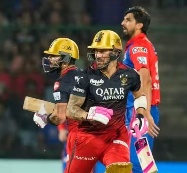 अरुण जेटली स्टेडियम में शनिवार रात दिल्ली कैपिटल्स (DC) और रॉयल चैलेंजर्स बेंगलुरु (RCB) के बीच 50वां मुकाबला खेला गया