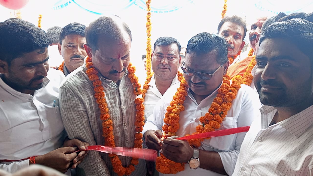 पीलीभीत :  सूर्यांश हॉस्पिटल का भाजपा विधायक बाबूराम पासवान ने किया शुभारंभ।