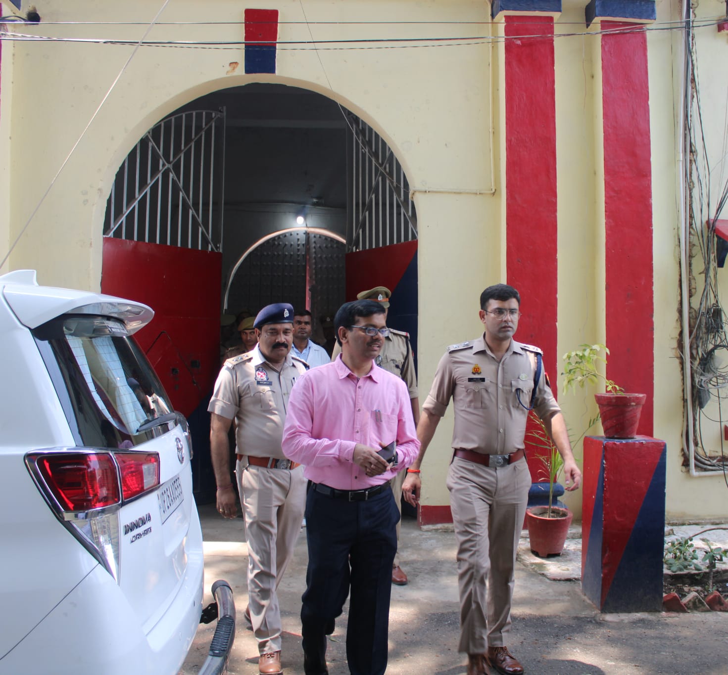 पीलीभीत:जिलाधिकारी एवं पुलिस अधीक्षक द्वारा जिला कारागार का किया औचक निरीक्षण।