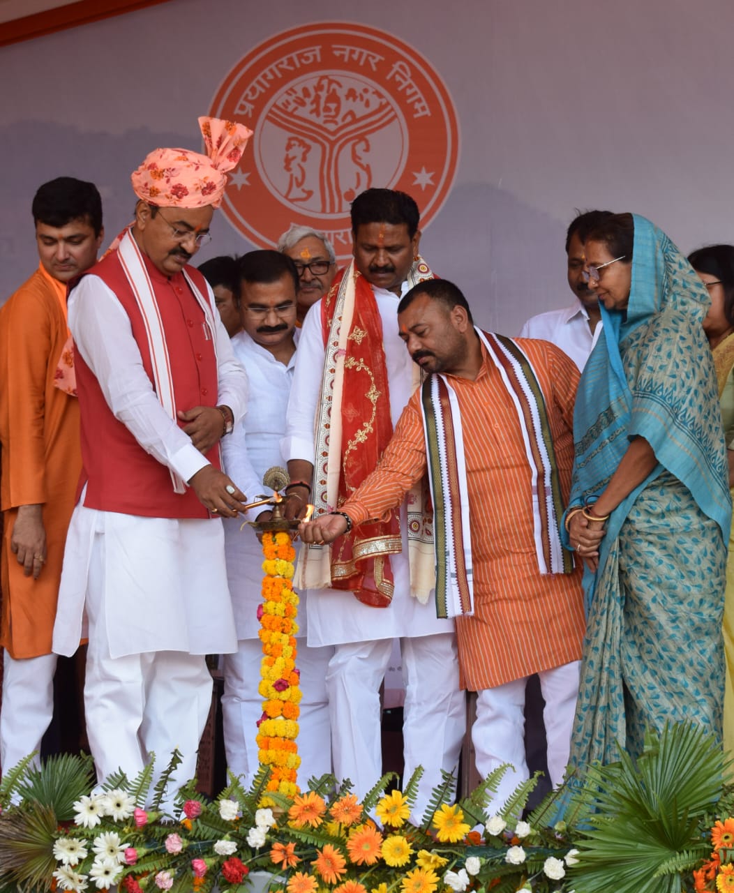 प्रयागराज- नवनिर्वाचित महापौर एवं पार्षद गणों के शपथ ग्रहण समारोह में उपमुख्यमंत्री केशव प्रसाद मौर्य मुख्य अतिथि के रूप में हुए सम्मिलित