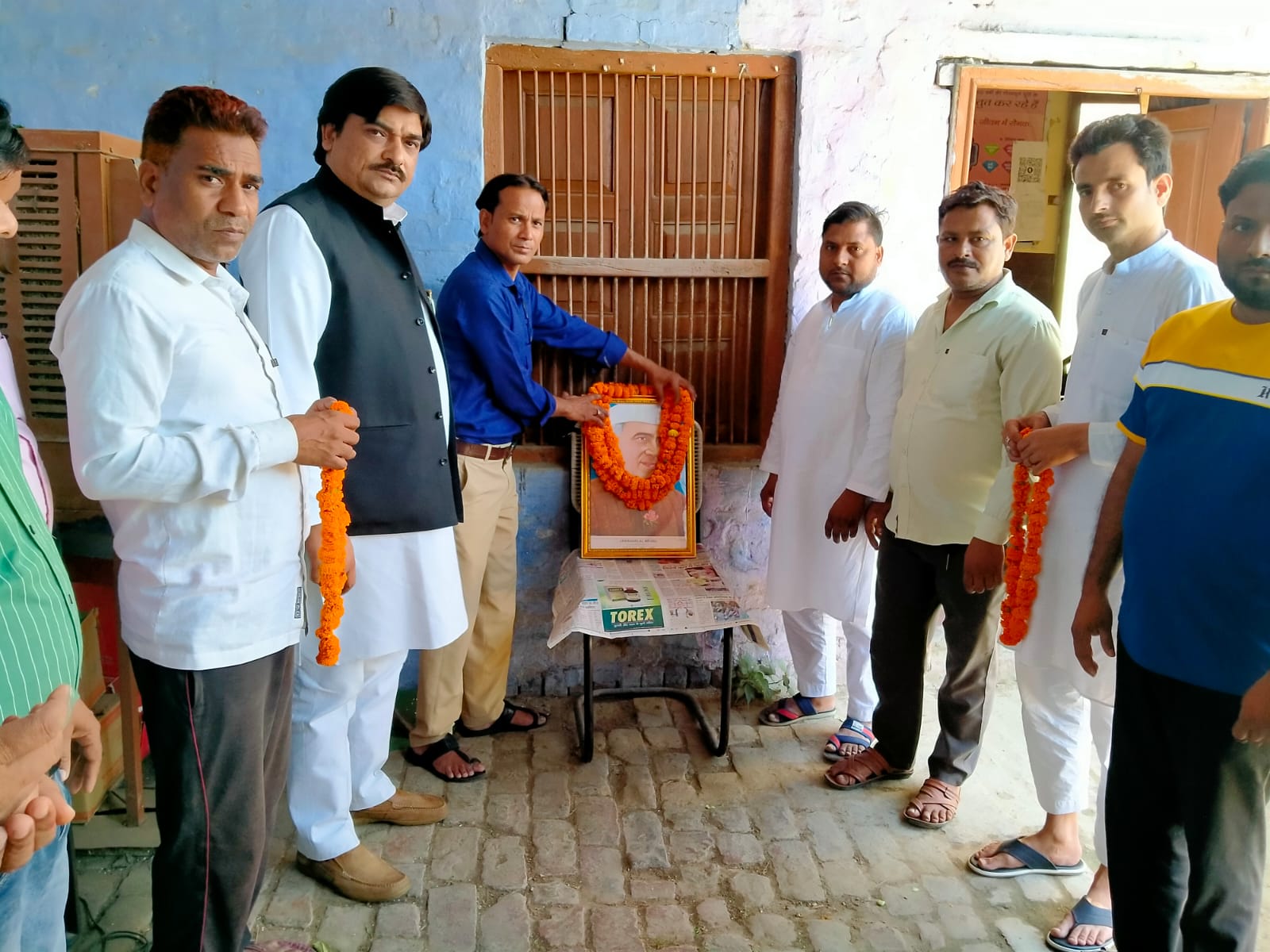 कासगंज : नगर गंजडुंडवारा कॉंग्रेस कार्यालय मे मनाई गई पंडित जवाहर लाल नेहरू की पुण्य तिथि