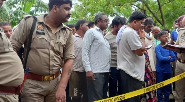 मैनपुरी : दुकान के बाहर सो रहे दुकानदार की सिर कुचलकर हत्या, गांव में पसरा सन्नाटा, पुलिस जांच में जुटी