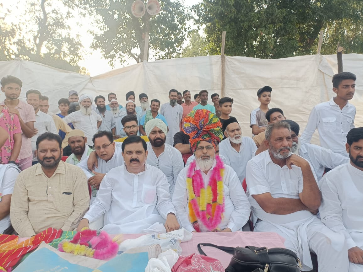 बरेली - बहेड़ी तहसील क्षेत्र के ग्राम सिली जागीर में वरिष्ठ सपा नेता आरिफ एडवोकेट ने किया दंगल का उद्घाटन।