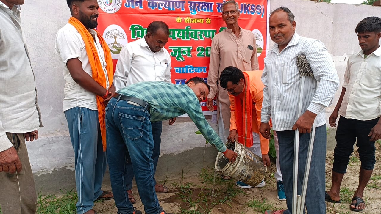 पीलीभीत: जन कल्याण सुरक्षा संघ ने विश्व पर्यावरण दिवस पर किया बृक्षारोपण।