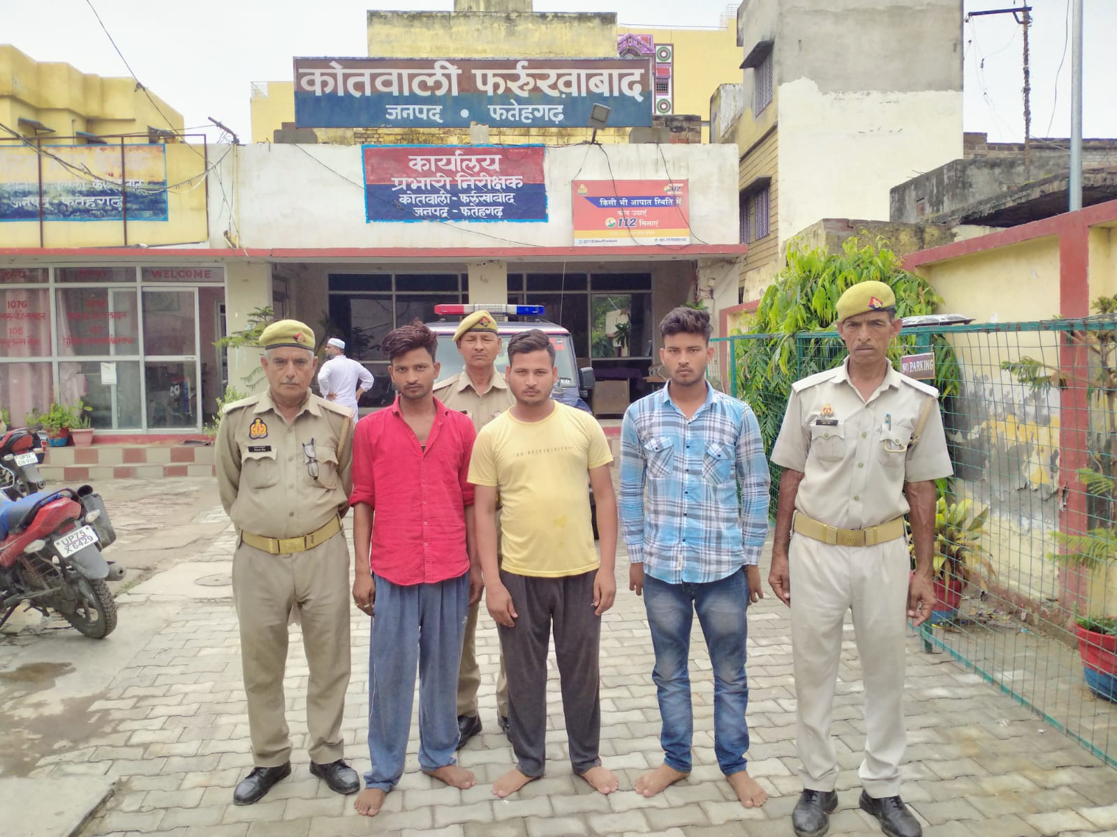 फर्रुखाबाद:- कोतवाली फर्रुखाबाद पुलिस ने 3 अभियुक्तो का चालान कर भेजा जेल ।