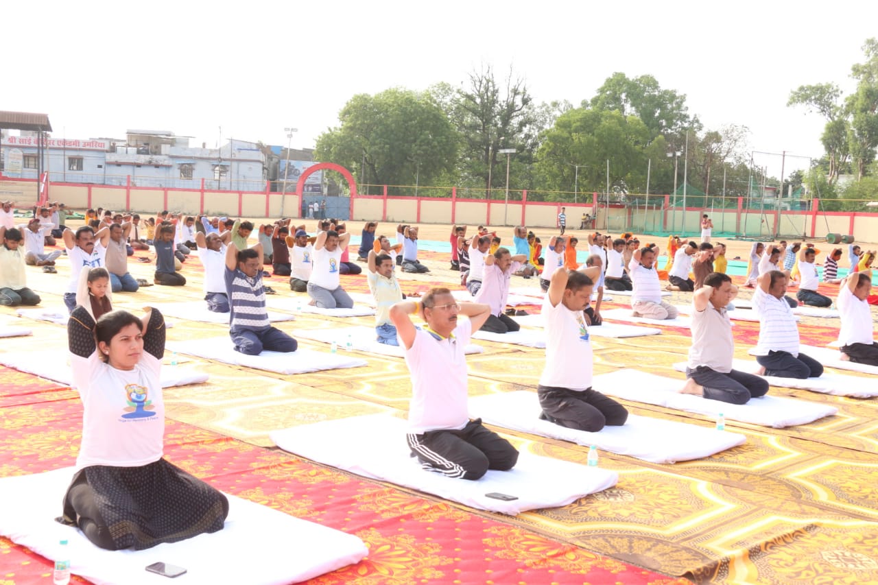 बरेली - जनपद बरेली में कई जगहों पर मनाया गया अंतर्राष्ट्रीय योग दिवस।