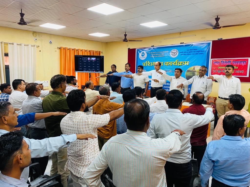 पीलीभीत : मुख्य सचिव ने समस्त ब्लॉकों पर एक साथ वीडियों कान्फ्रेसिंग के माध्यम से जन जागरूकता गोष्ठी का आयोजन किया