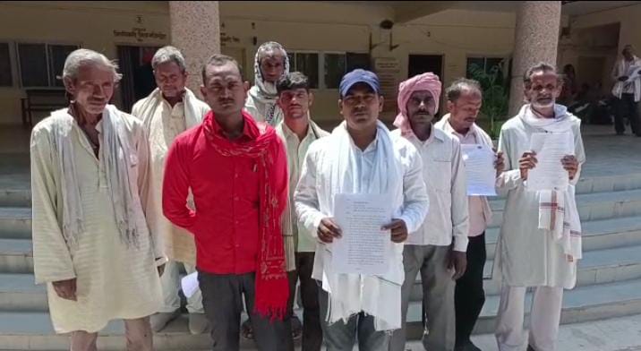बांदा -शहर कोतवाली अंतर्गत के मवई बाईपास चौराहा अंतर्गत के बाईपास चौराहा के पास लगी आग