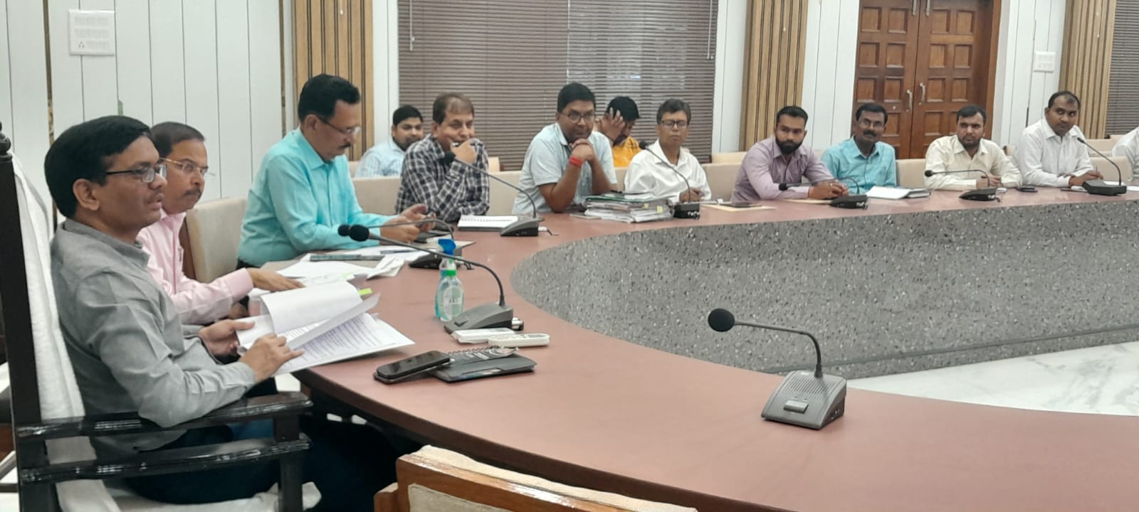 पीलीभीत:शासन द्वारा निर्धारित तिथि से पूर्व कर ली जाये वृक्षारोपण से सम्बन्धित समस्त पूर्ण तैयारियां-जिलाधिकारी।