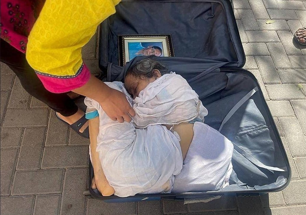 मां की हत्या करके सूटकेस में लाश पैक करके पुलिस स्टेशन पहुंच गई बेटी