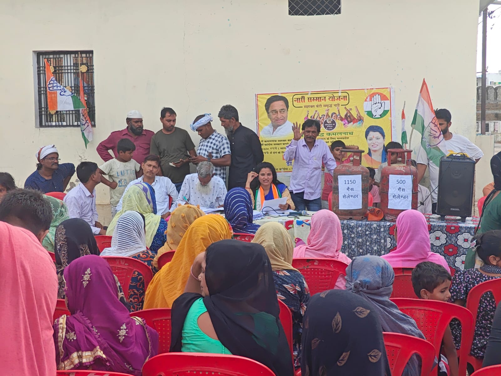 मध्यप्रदेश में कांग्रेस के पूर्व मुख्यमंत्री कमलनाथ द्वारा चलाए जा रहे नारी सम्मान योजना को सतना जिले में मिल रहा अटूट समर्थन, महिलाएं जता रहीं हैं , कांग्रेस और कमलनाथ पर भरोसा- -डॉक्टर रश्मि सिंह
