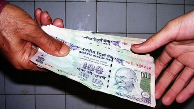 पीलीभीत में रिश्वत लेते पकड़े गए लेखपाल को जेल भेजा