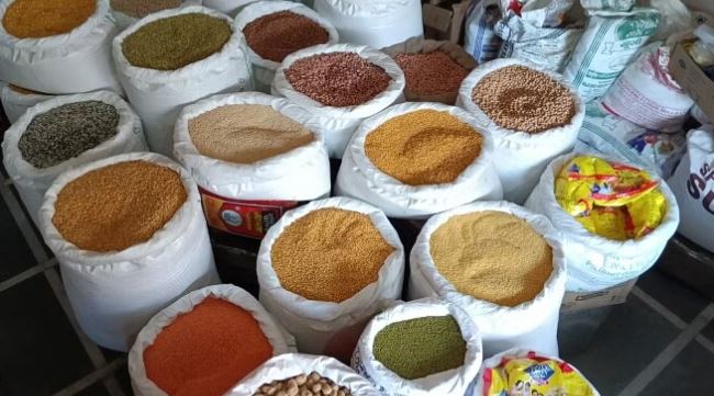 पीलीभीत में टमाटर ही नहीं दालों और मिर्च-मसालों के दाम भी छू रहे आसमान