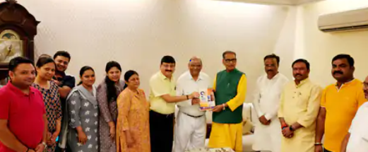राधा मोहन सिंह ने पदाधिकारियों संग की बैठक, बीजेपी प्रदेश प्रभारी का लखनऊ का दौरा