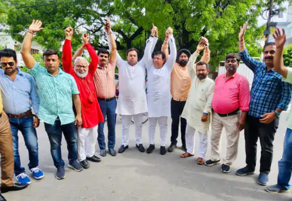 लखनऊ व्यापार मंडल के प्रतिनिधियों ने पीड़ित व्यापारियों से की मुलाकात, आंदोलन का ऐलान