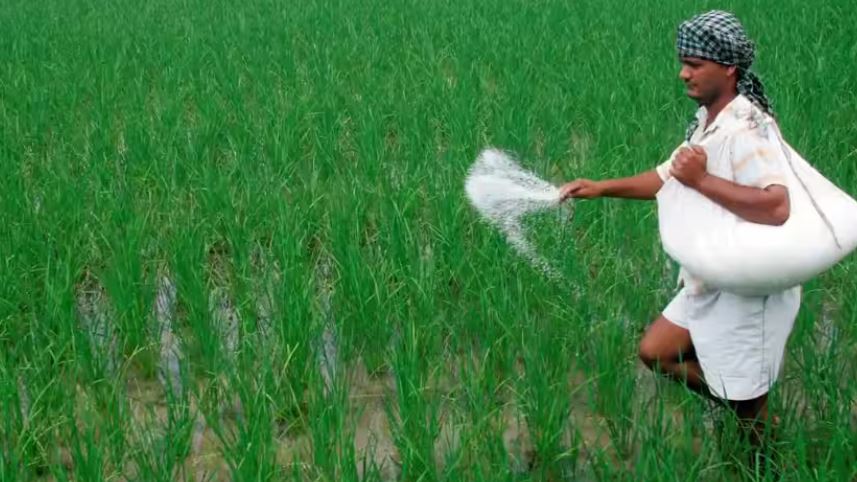 पीलीभीत में खाद के तय से अधिक दाम वसूले तो होगी कार्रवाई